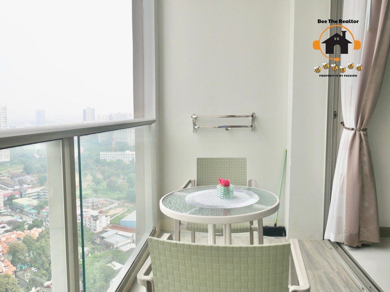 25681113-195037281-(W) 2 Large