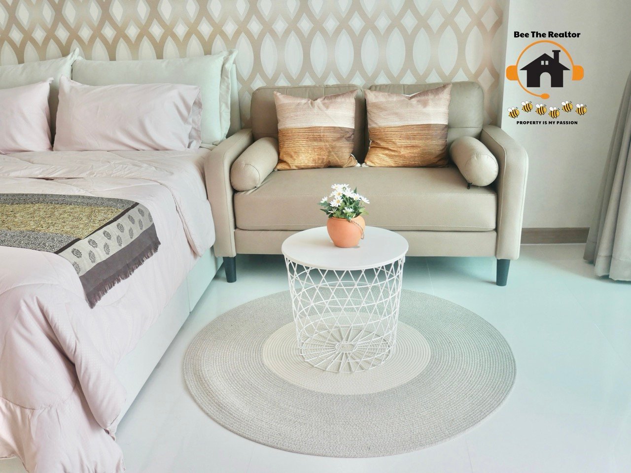 25681113-195113528-(W) 3 Large