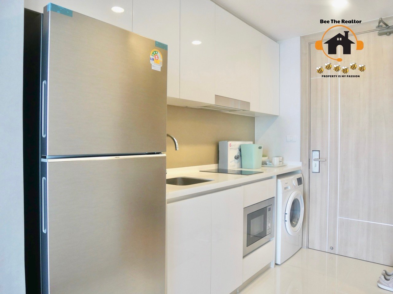 25681113-195117219-(W) 3 Large