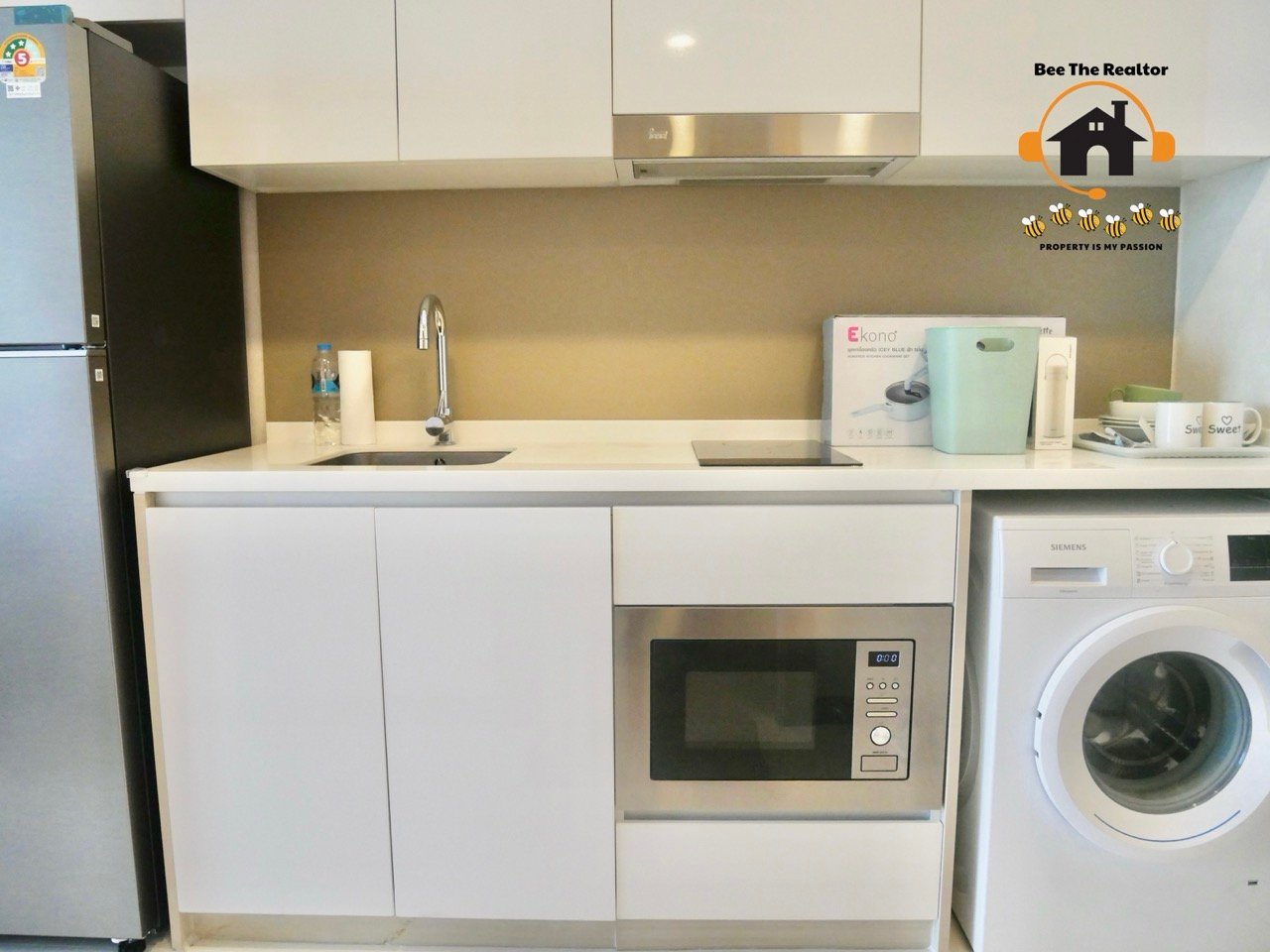 25681113-195140176-(W) 3 Large