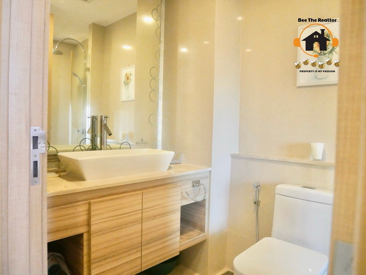 25681113-195204343-(W) 3 Large