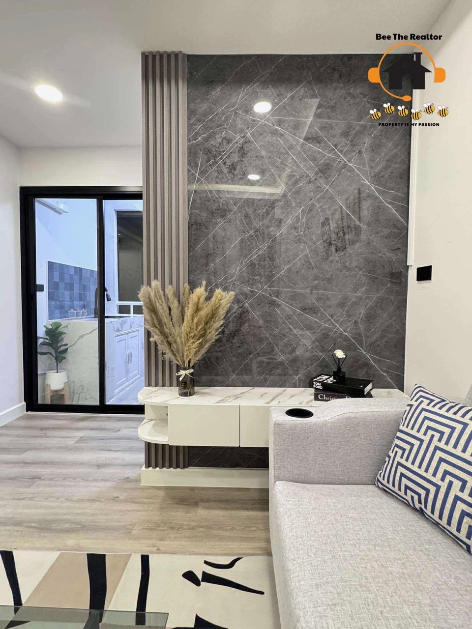 39D2F624E7E29407D0581F98904A7AC4-(W) Large