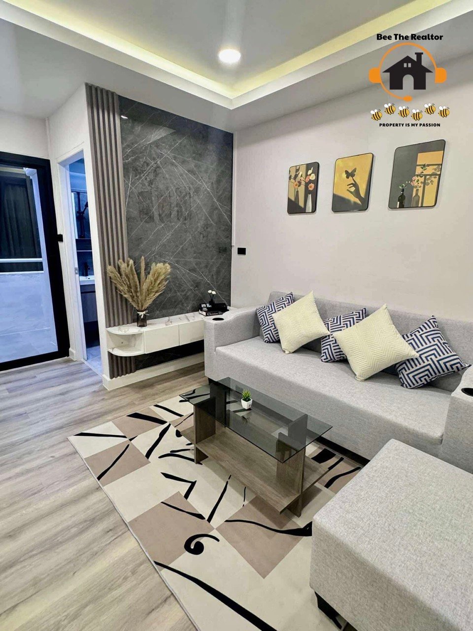 84E1C698B40FD298D9ABE3DAB0091FF0-(W) Large