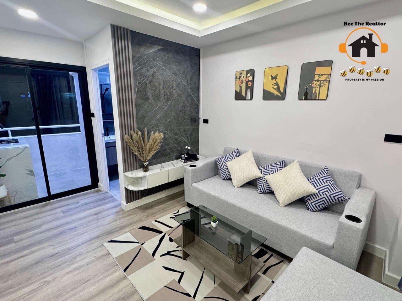 BCC39BC56A8860E090D32340646F2215-(W) Large